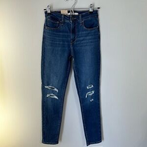 NWT Levi 721 High Rise Distressed Skinny Women's Jeans